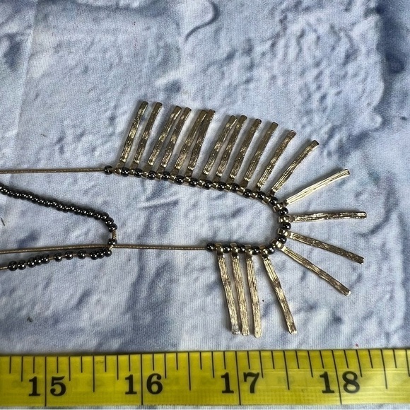 Beautiful gold tone long necklace with multi layers - Picture 2 of 10